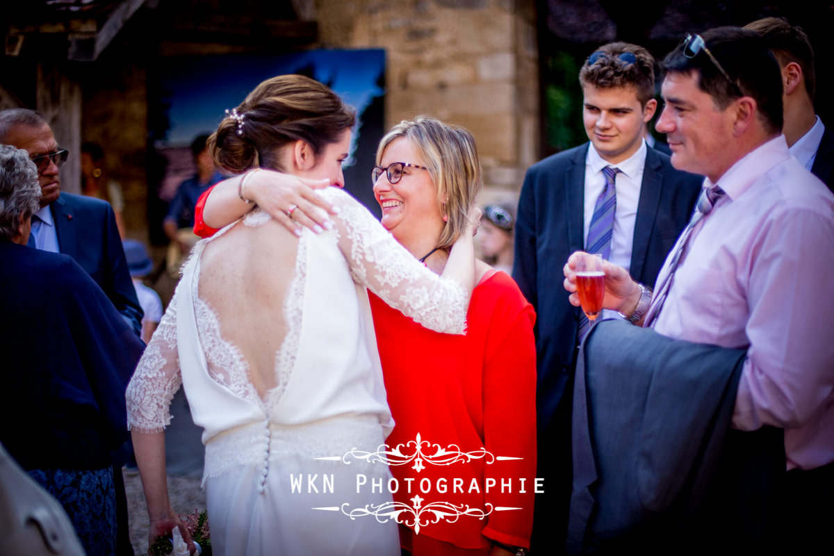 Photographe de mariage bourgogne - vin d'honneur au Clos de Vougeot