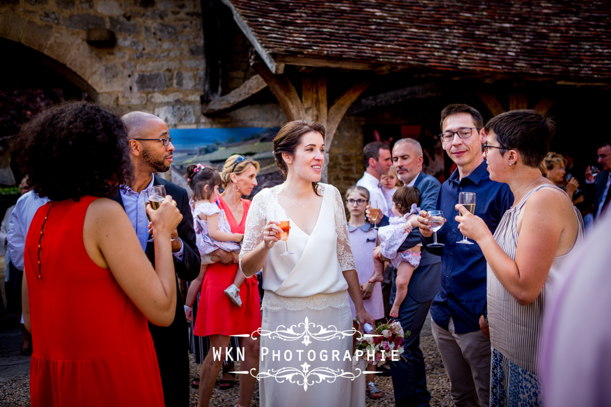 Photographe de mariage bourgogne - vin d'honneur au Clos de Vougeot