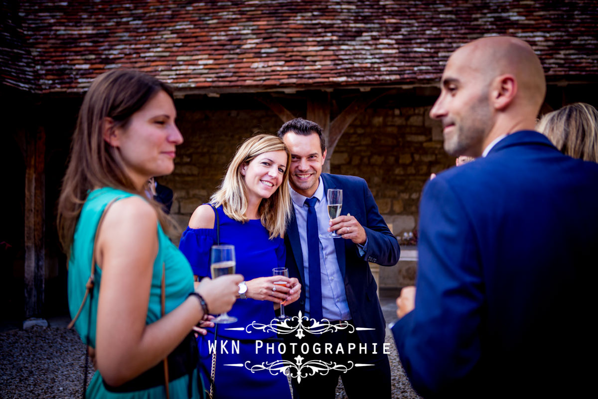 Photographe de mariage bourgogne - vin d'honneur au Clos de Vougeot