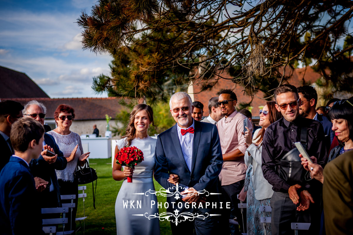 Photographe de mariage à Paris - cérémonie laique dans les jardins de la Vallee aux Pages