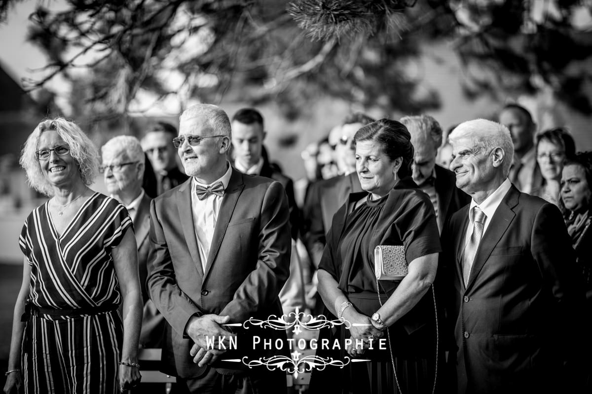 Photographe de mariage à Paris - cérémonie laique dans les jardins de la Vallee aux Pages
