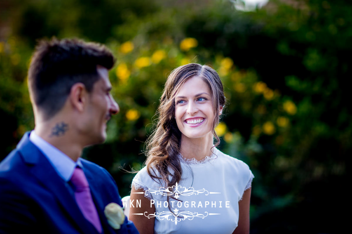 Photographe de mariage à Paris - cérémonie laique dans les jardins de la Vallee aux Pages