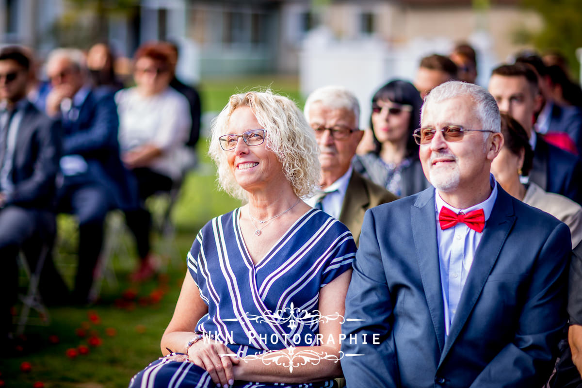 Photographe de mariage à Paris - cérémonie laique dans les jardins de la Vallee aux Pages