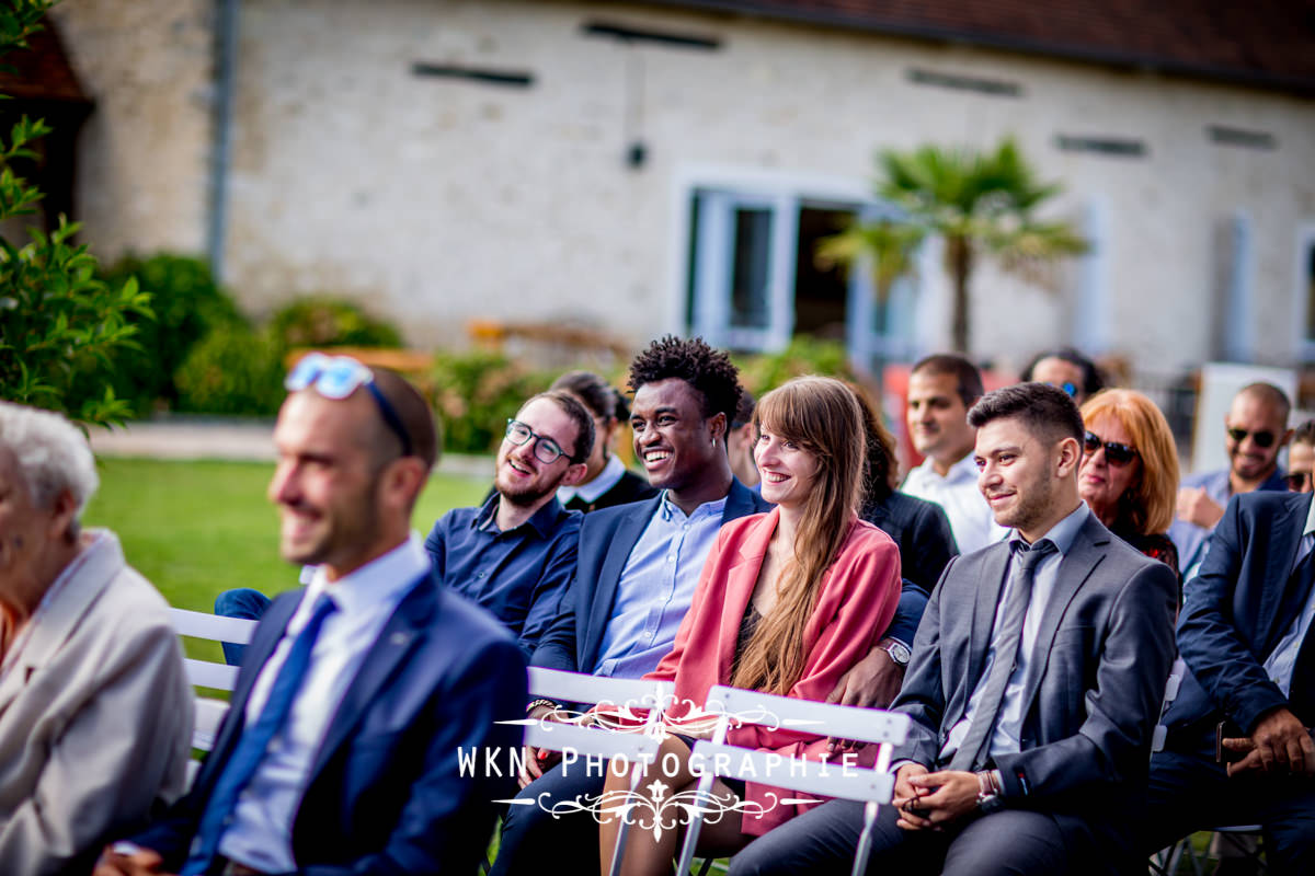 Photographe de mariage à Paris - cérémonie laique dans les jardins de la Vallee aux Pages