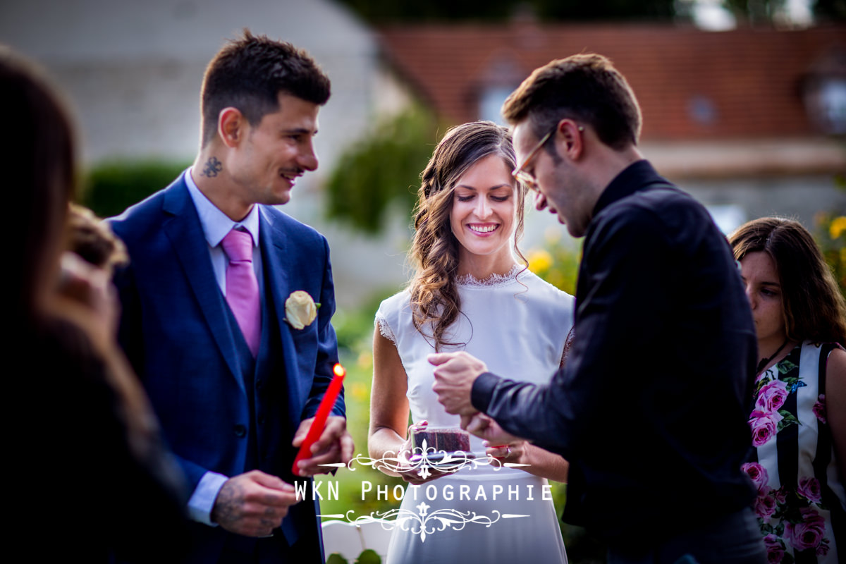 Photographe de mariage à Paris - cérémonie laique dans les jardins de la Vallee aux Pages