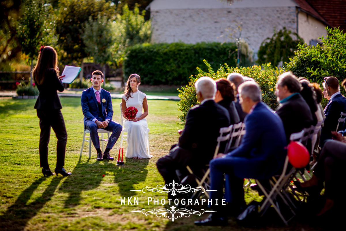 Photographe de mariage à Paris - cérémonie laique dans les jardins de la Vallee aux Pages