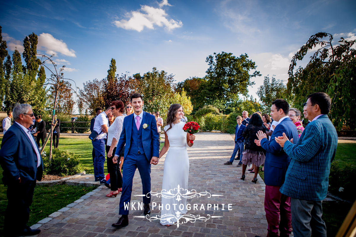 Photographe de mariage à Paris - cérémonie laique dans les jardins de la Vallee aux Pages