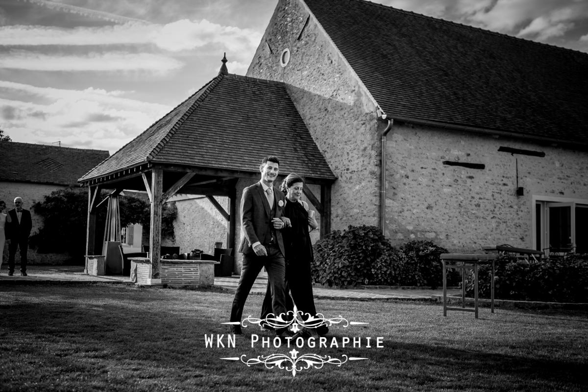 Photographe de mariage à Paris - cérémonie laique dans les jardins de la Vallee aux Pages