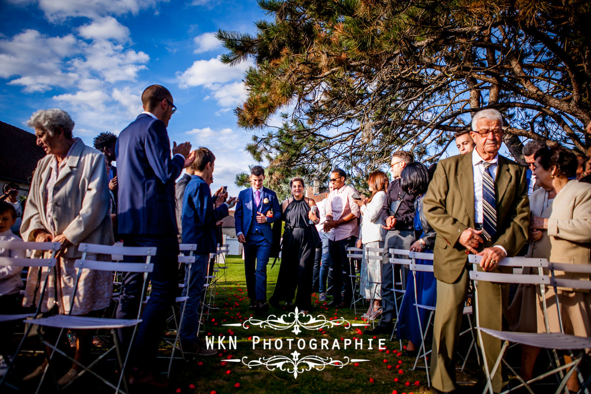 Photographe de mariage à Paris - cérémonie laique dans les jardins de la Vallee aux Pages