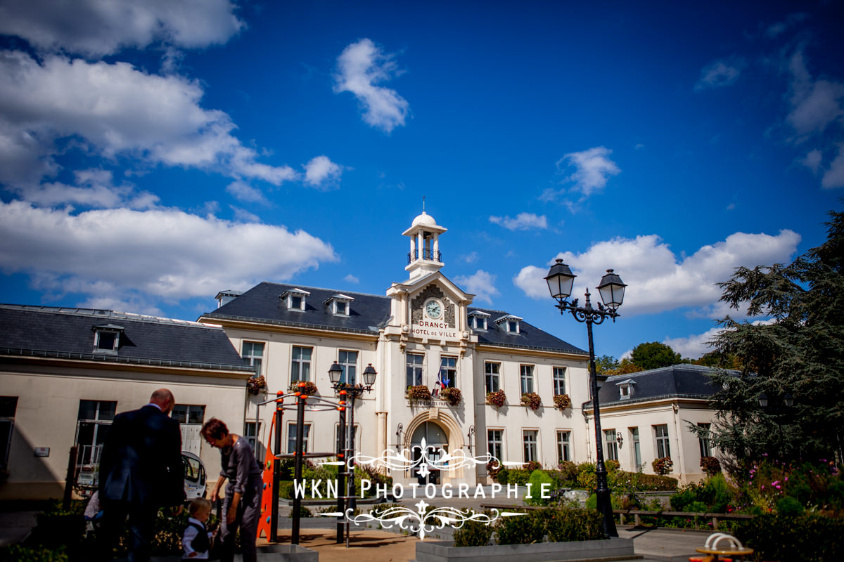 Photographe de mariage à Paris - cérémonie civile à la mairie de Drancy