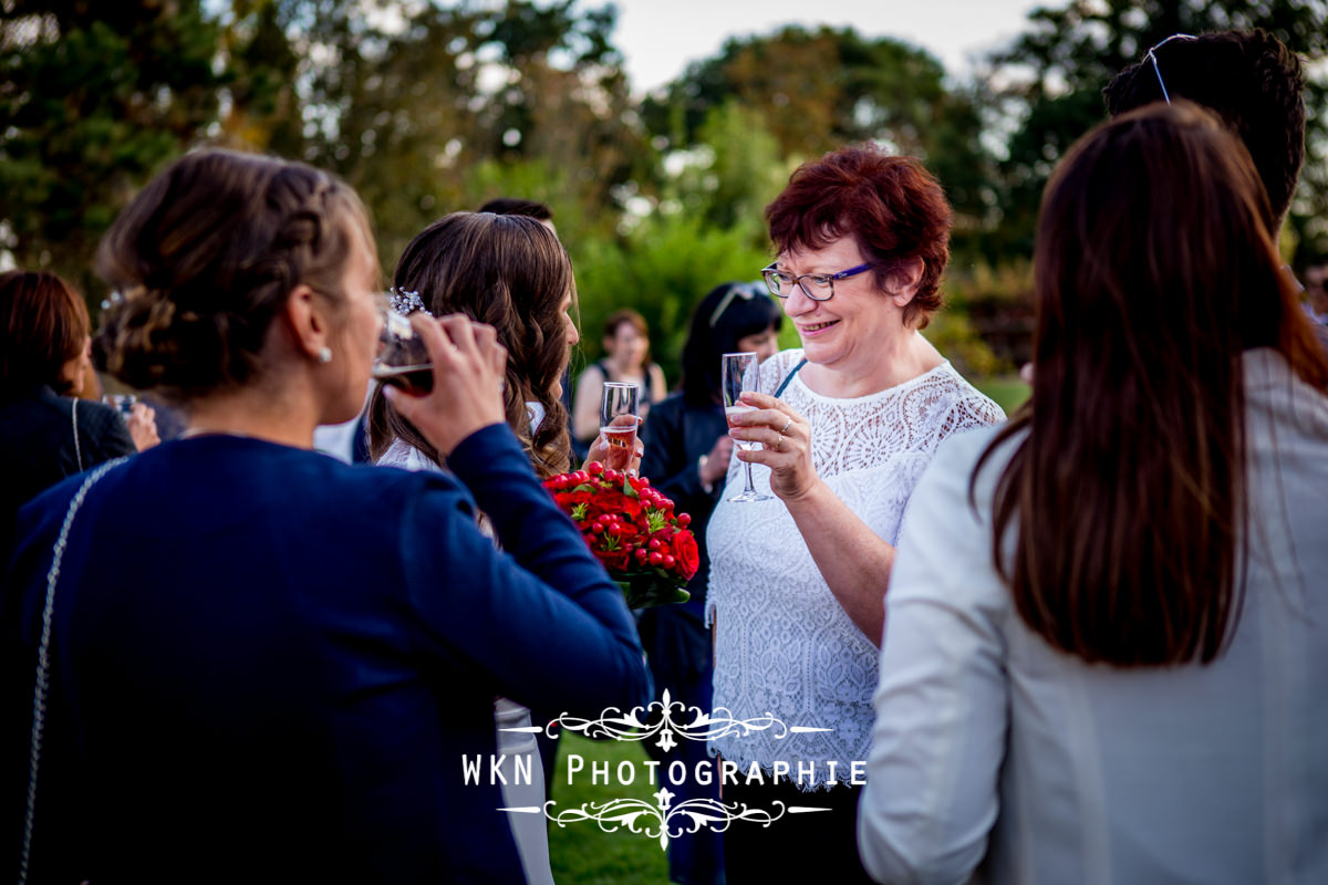 Photographe de mariage à Paris - cérémonie laique dans les jardins de la Vallee aux Pages