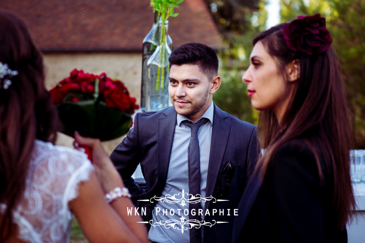 Photographe de mariage à Paris - cérémonie laique dans les jardins de la Vallee aux Pages