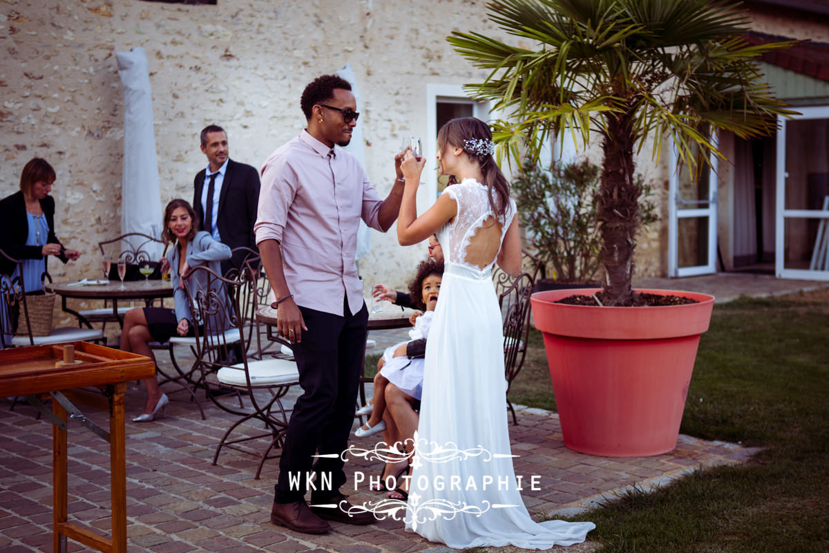 Photographe de mariage à Paris - cérémonie laique dans les jardins de la Vallee aux Pages