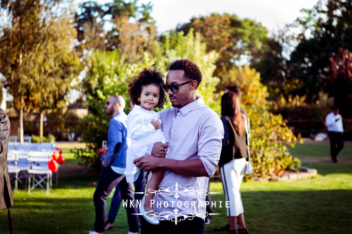 Photographe de mariage à Paris - cérémonie laique dans les jardins de la Vallee aux Pages