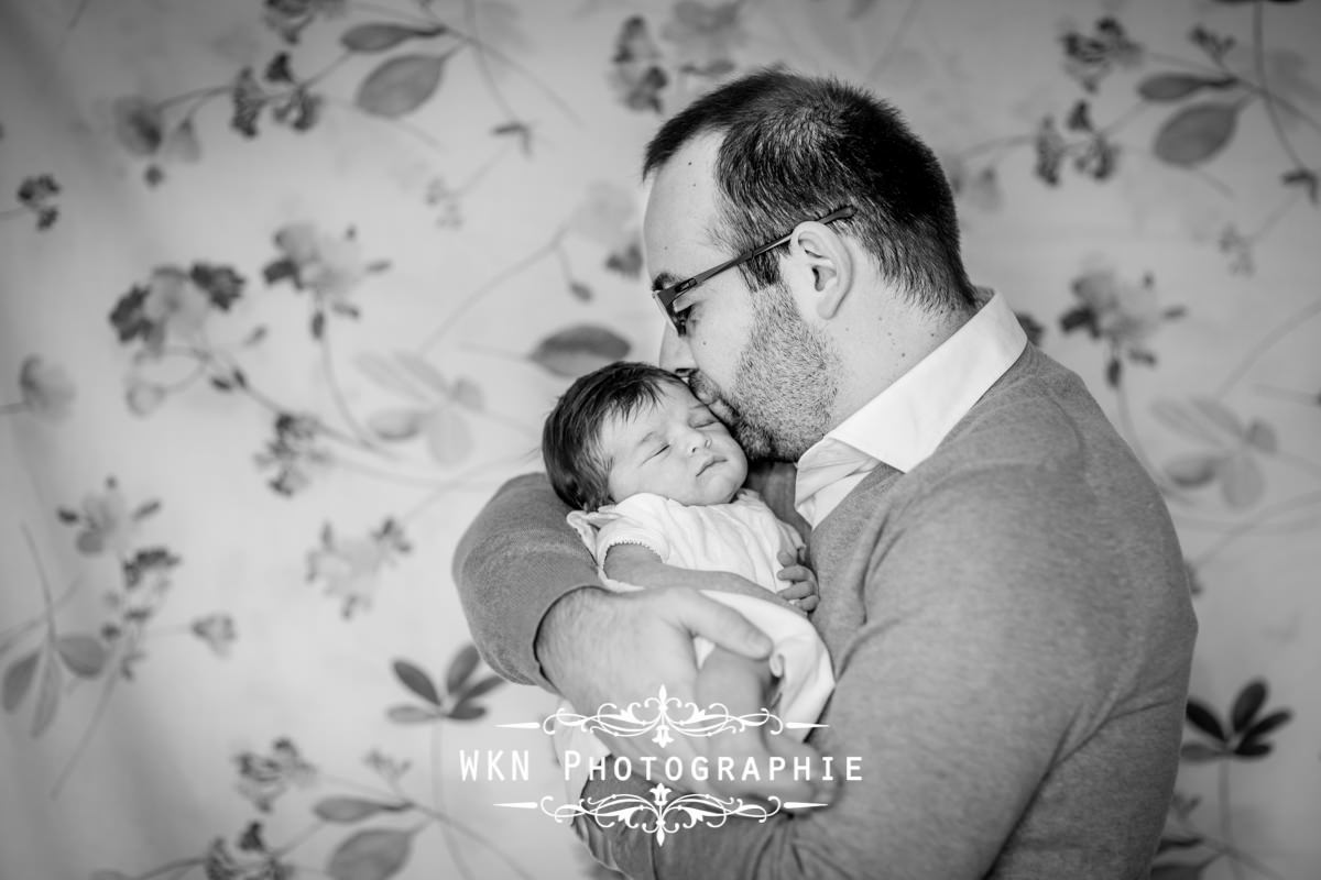 Photographe de nouveau-ne Paris - seance photo de naissance en studio a Paris