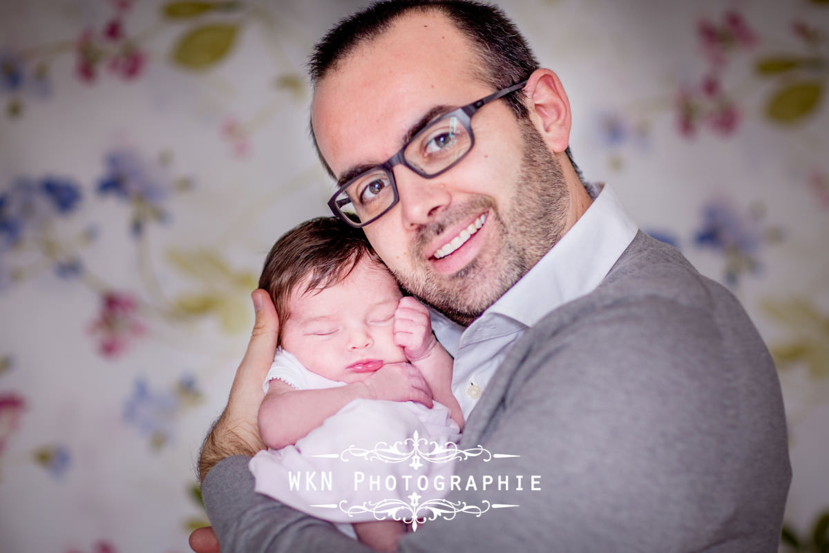 Photographe de nouveau-ne Paris - seance photo de naissance en studio a Paris