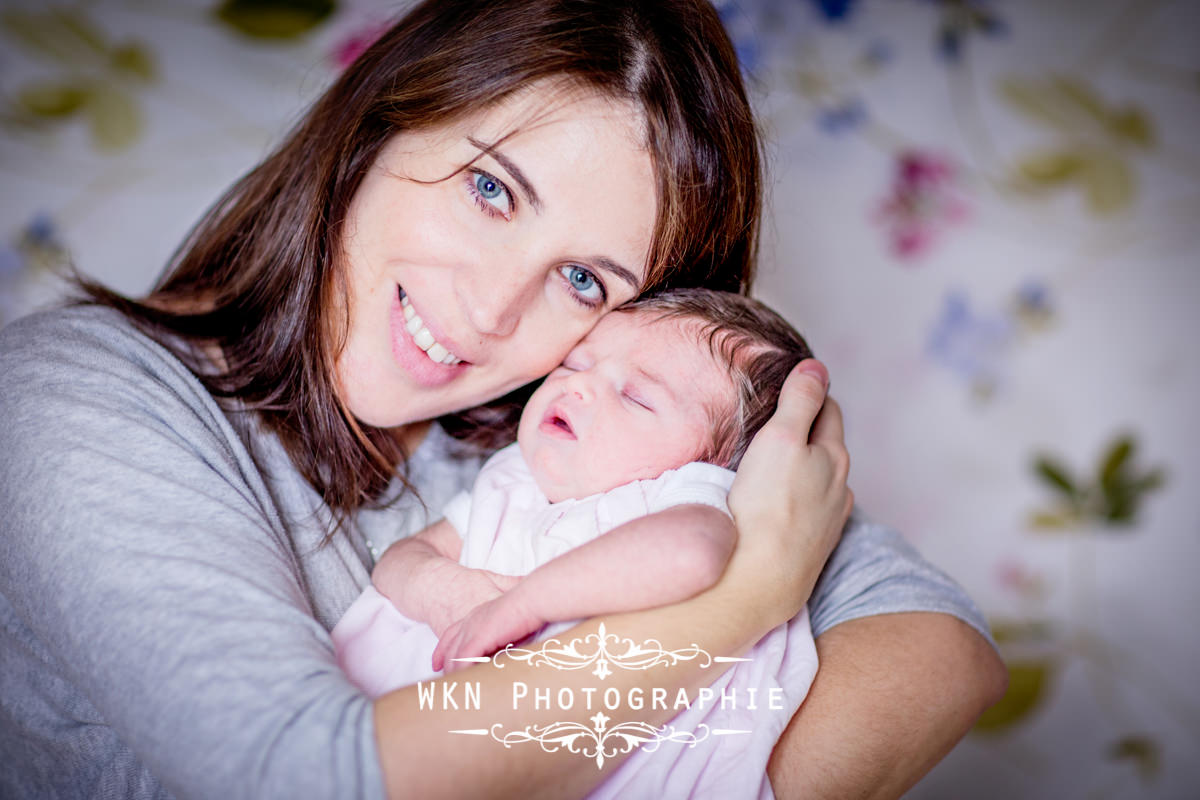 Photographe de nouveau-ne Paris - seance photo de naissance en studio a Paris