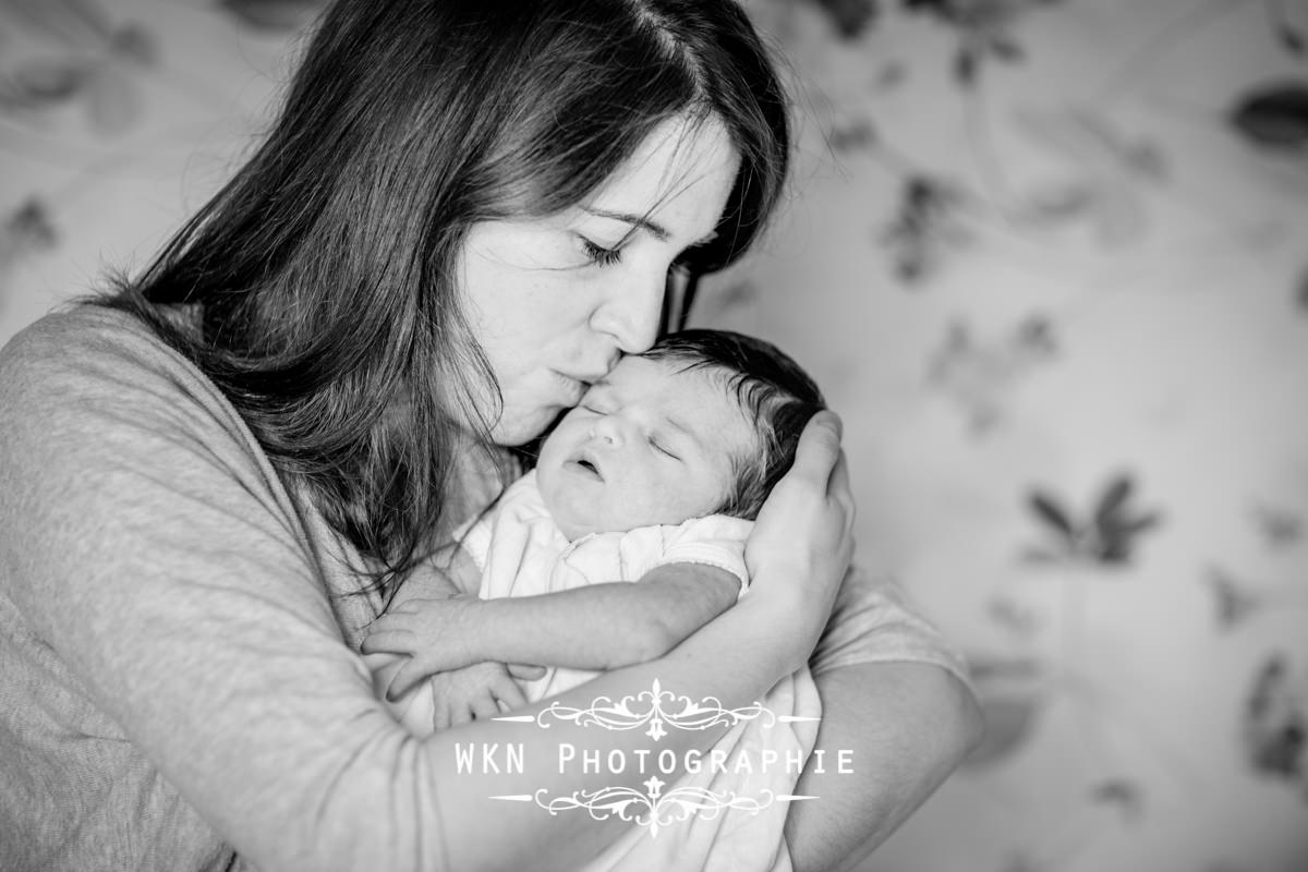 Photographe de nouveau-ne Paris - seance photo de naissance en studio a Paris