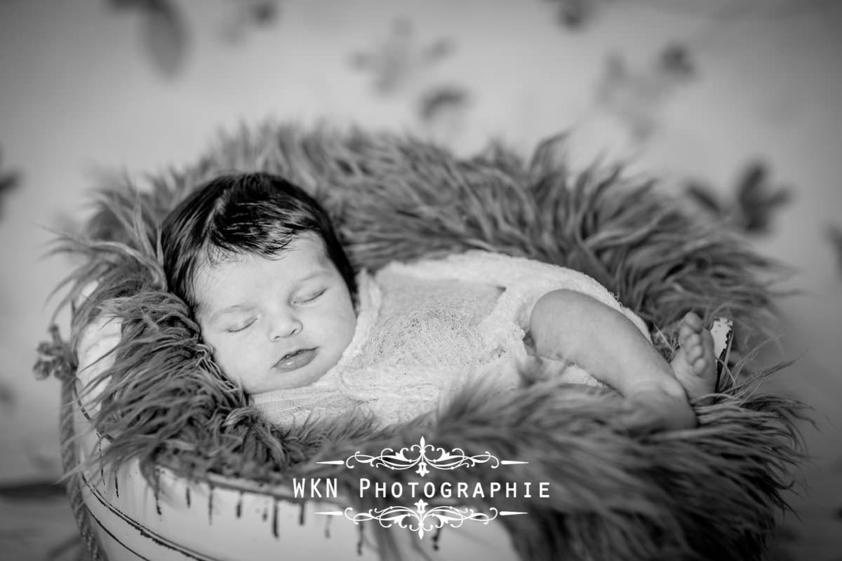 Photographe de nouveau-ne Paris - seance photo de naissance en studio a Paris