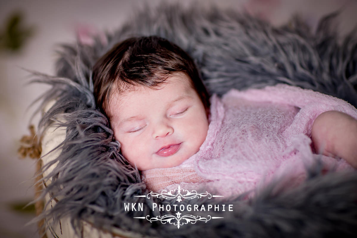 Photographe de nouveau-ne Paris - seance photo de naissance en studio a Paris