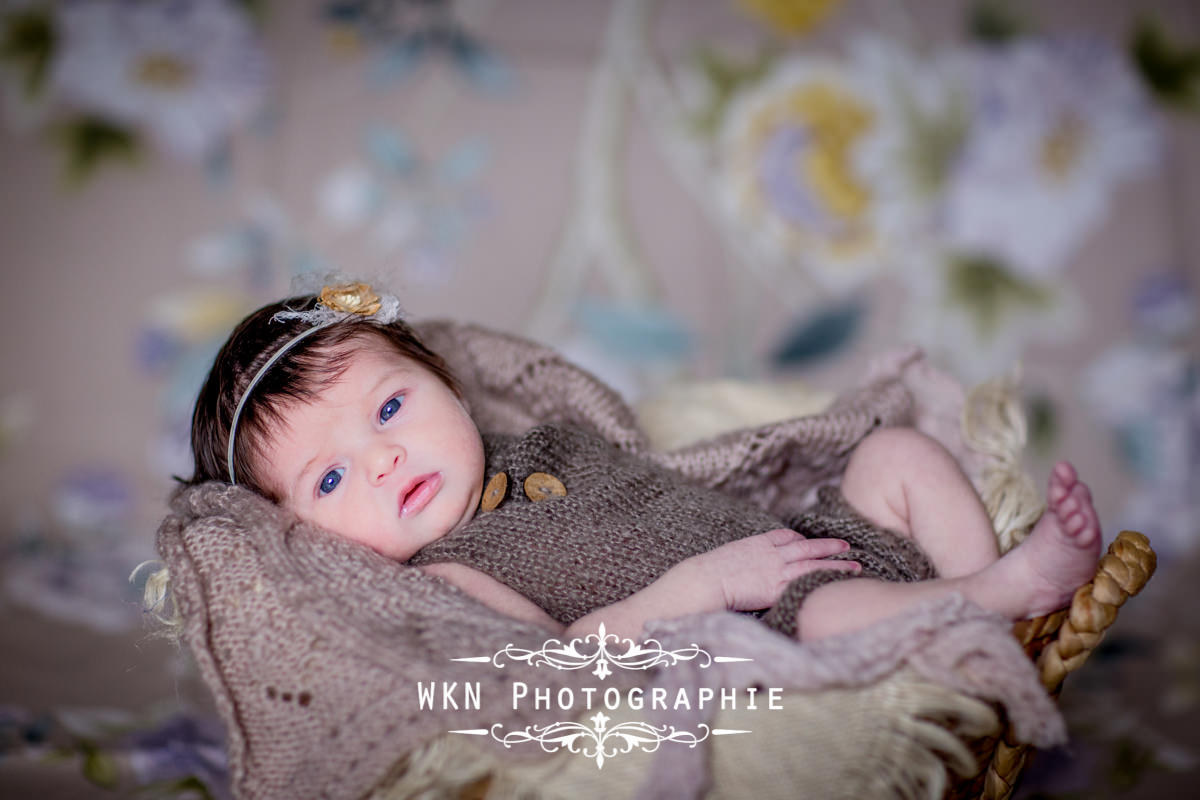 Photographe de nouveau-ne Paris - seance photo de naissance en studio a Paris