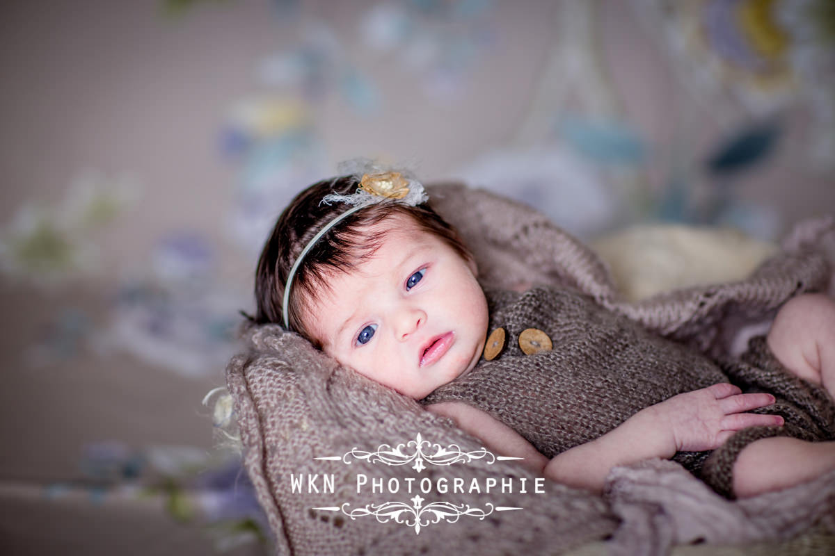 Photographe de nouveau-ne Paris - seance photo de naissance en studio a Paris