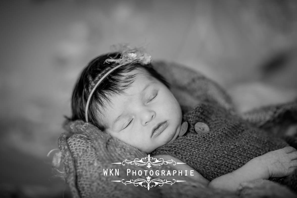 Photographe de nouveau-ne Paris - seance photo de naissance en studio a Paris