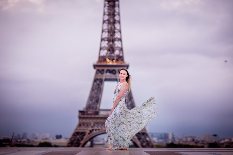 Seance photo feminine Tour Eiffel Paris