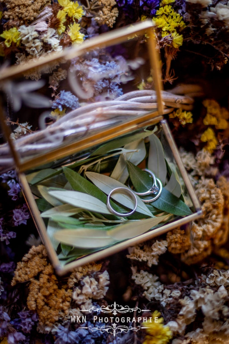Photographe mariage Écuries de Rivaulde, Claire et Corentin se préparent pour leur grand jour